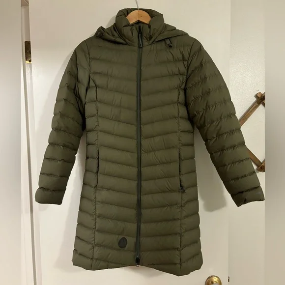 Patagonia Women's Green Puffer Jacket - Picture 6 of 6